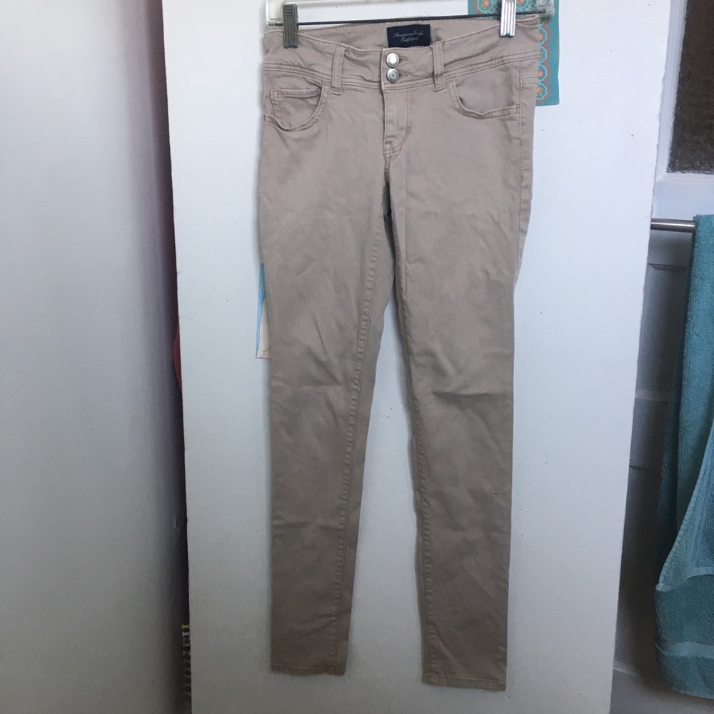 American eagle outfitters, khaki pants.